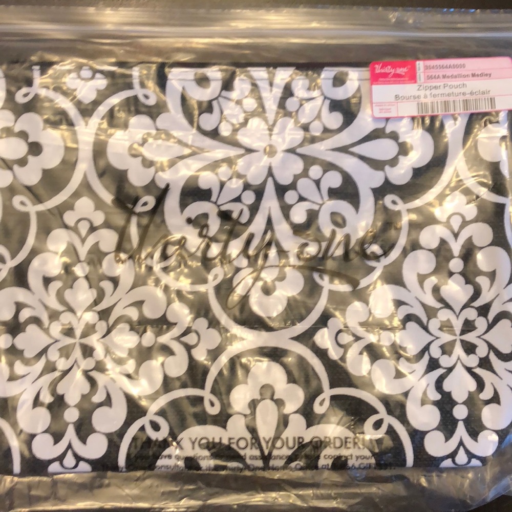 Thirty-One Zipper Pouch Bag - Medallion Medley
